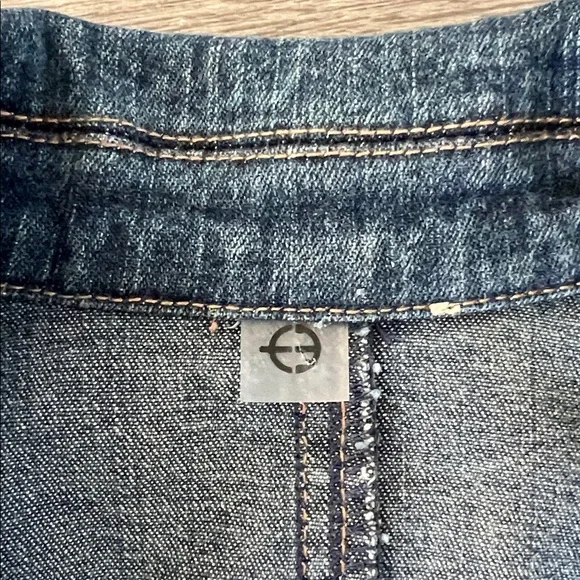 Stylish Denim Trench Coat - Picture 2 of 8